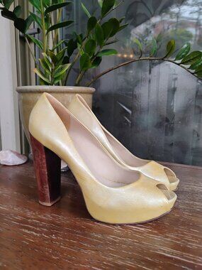 ALDO Yellow Platform Peep Toe Glossy Shiny Solid Wood Block Heels 8